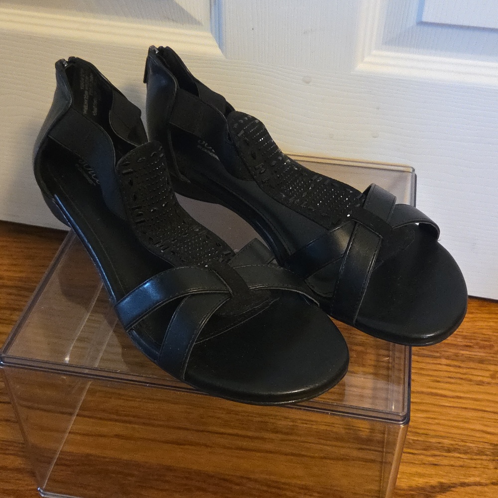 Catherines Elegant Black Sandals 10W NIB (No Lid) - Picture 4 of 13